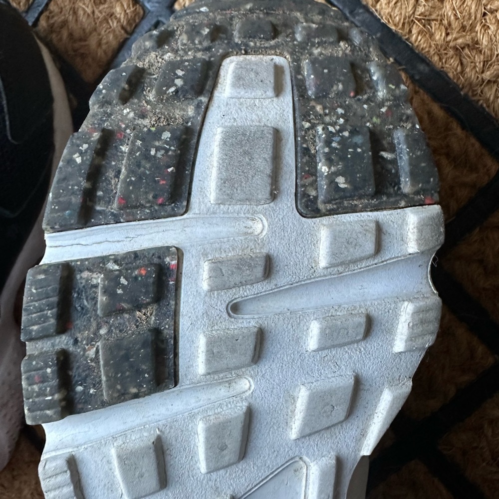 Nike kids Huarche Run sneakers, size US 3.5Y/EU 35.5 - Picture 10 of 15
